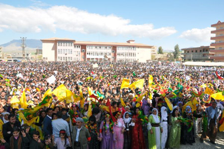 Renklerin Newroz buluşması 215