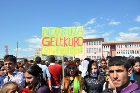 Renklerin Newroz buluşması 220
