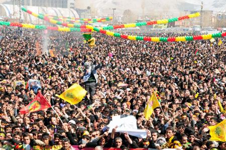 Renklerin Newroz buluşması 33