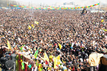 Renklerin Newroz buluşması 40