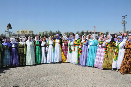 Renklerin Newroz buluşması 57
