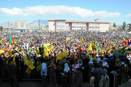 Renklerin Newroz buluşması 60
