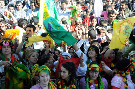 Renklerin Newroz buluşması 63