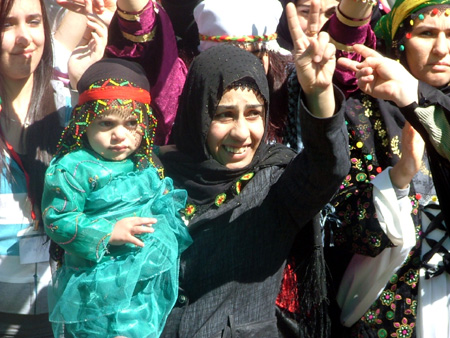 Renklerin Newroz buluşması 73