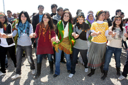 Renklerin Newroz buluşması 76