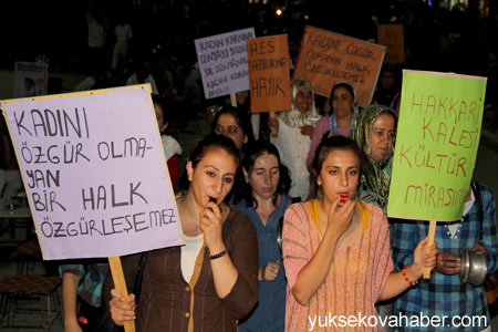 Hakkari'de kadınlardan gürültü eylemi 2