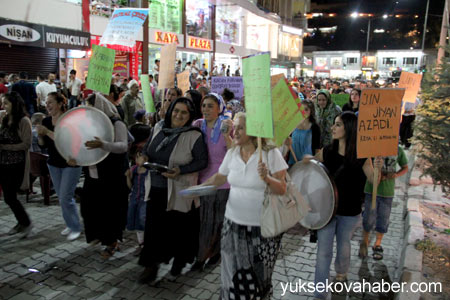 Hakkari'de kadınlardan gürültü eylemi 5