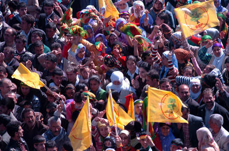 Diyarbakır'da çözüm Newrozu 130