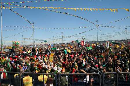 Diyarbakır'da çözüm Newrozu 90