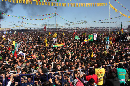Diyarbakır'da çözüm Newrozu 96