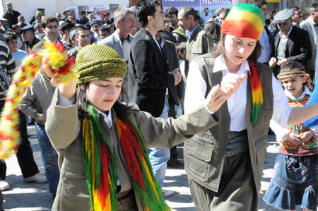 Newroz halayları başladı 25