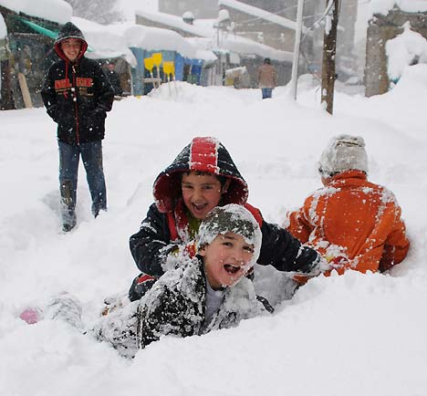 Yüksekova kar yağışı sonrası fotoğraflar - 31-12-2008 1