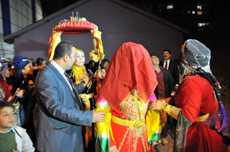 Manisa'da görkemli Hakkari düğünü 200