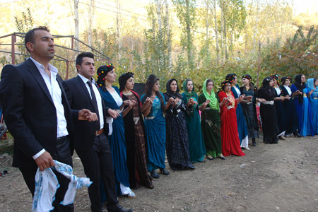 Şemdinli'de 02-03 Kasım 2013 tarihinde yapılan düğünlerden fotoğraflar 54