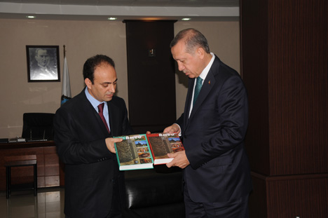 Erdoğan ve Baydemir'in Renkli Görüşmesi 11