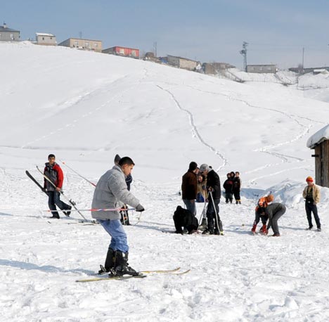 Yüksekova'da kayak keyfi 19