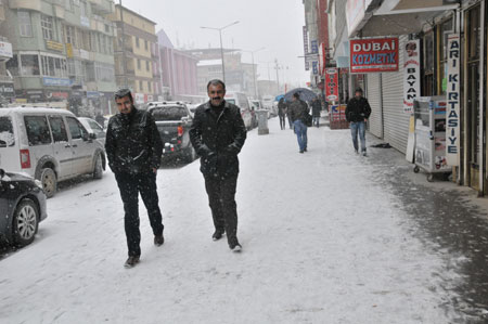 Hakkari'de kar yağışı hayatı olumsuz etkiliyor 10