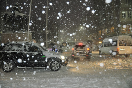 Hakkari'de kar yağışı hayatı olumsuz etkiliyor 24