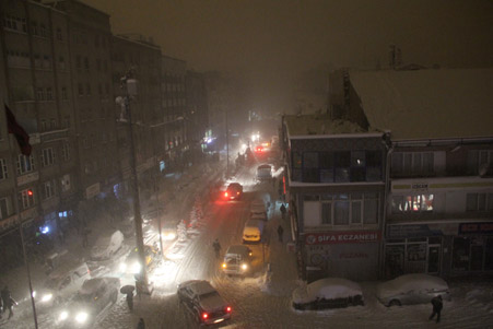Hakkari'de kar yağışı hayatı olumsuz etkiliyor 28