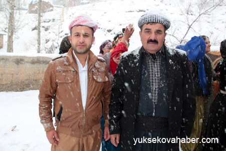 Hakkari'de Kar altında yapılan düğünden fotoğraflar 11