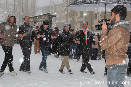 Hakkari'de Kar altında yapılan düğünden fotoğraflar 15