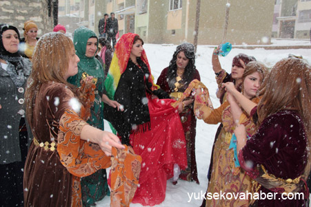 Hakkari'de Kar altında yapılan düğünden fotoğraflar 16