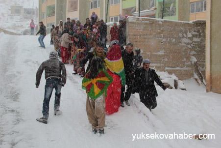 Hakkari'de Kar altında yapılan düğünden fotoğraflar 17