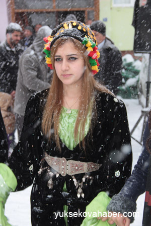 Hakkari'de Kar altında yapılan düğünden fotoğraflar 20