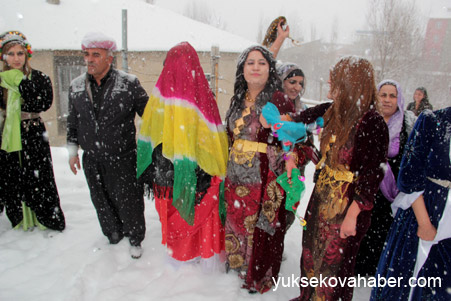 Hakkari'de Kar altında yapılan düğünden fotoğraflar 22