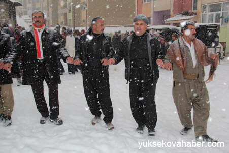 Hakkari'de Kar altında yapılan düğünden fotoğraflar 5