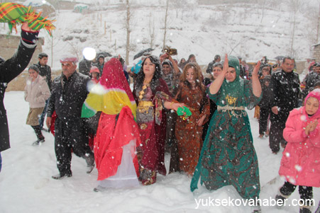 Hakkari'de Kar altında yapılan düğünden fotoğraflar 8