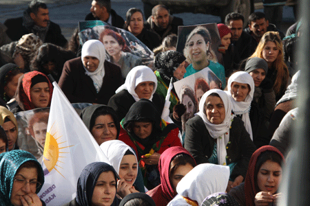 3 Kürt kadın siyasetçi Şemdinli'de anıldı 14