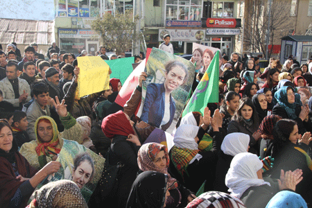 3 Kürt kadın siyasetçi Şemdinli'de anıldı 15