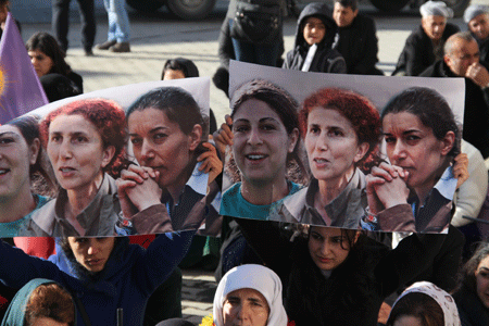 3 Kürt kadın siyasetçi Şemdinli'de anıldı 18