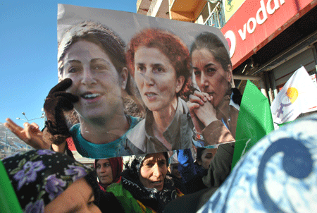 3 Kürt kadın siyasetçi Şemdinli'de anıldı 21
