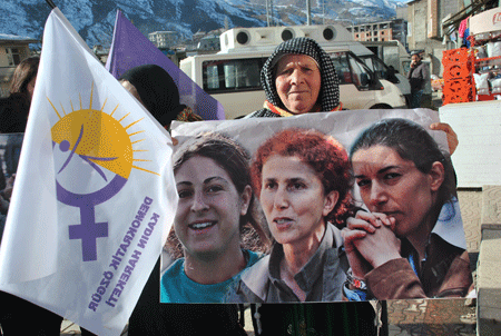 3 Kürt kadın siyasetçi Şemdinli'de anıldı 22