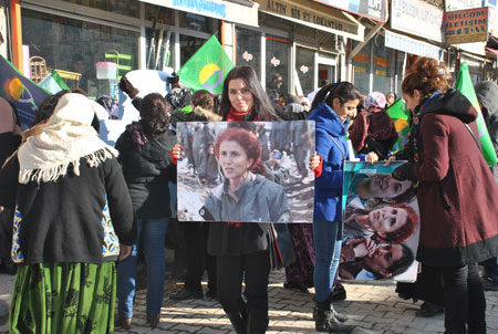 3 Kürt kadın siyasetçi Şemdinli'de anıldı 33