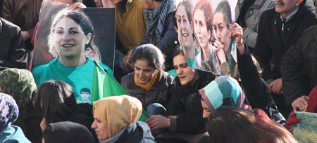3 Kürt kadın siyasetçi Şemdinli'de anıldı 4