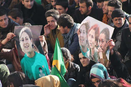 3 Kürt kadın siyasetçi Şemdinli'de anıldı 6
