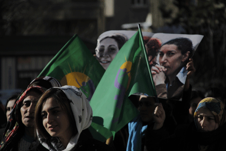 3 Kürt kadın siyasetçi Şemdinli'de anıldı 8