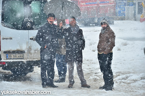 Yüksekova'da kar yağışı - 28-01-2014 16