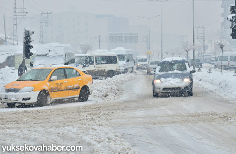 Yüksekova'da kar yağışı - 28-01-2014 22