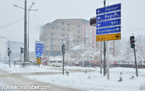 Yüksekova'da kar yağışı - 28-01-2014 23