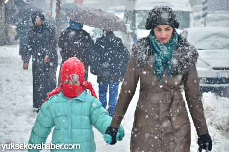 Yüksekova'da kar yağışı - 28-01-2014 25