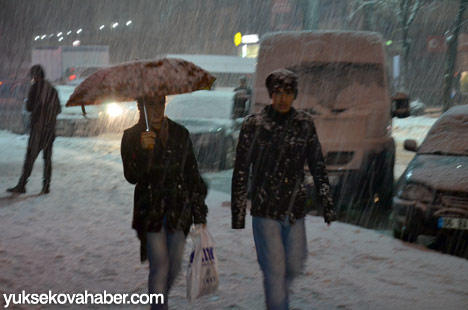 Yüksekova'da kar yağışı - 28-01-2014 28