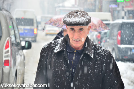 Yüksekova'da kar yağışı - 28-01-2014 32