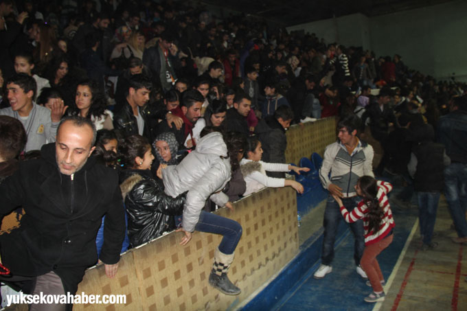 Hakkari'deki Halk Oyunları yarışmasında gerginlik çıktı 17