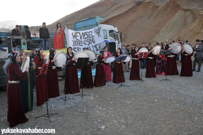 ÇÖDER'liler 8 Martı halaylar ile kutladı 11