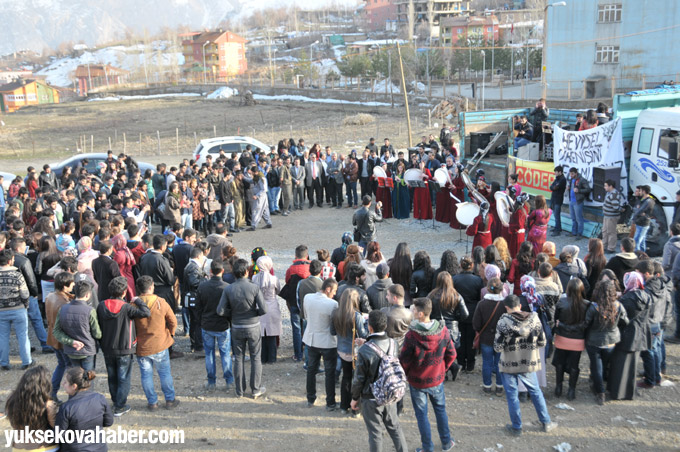 ÇÖDER'liler 8 Martı halaylar ile kutladı 5