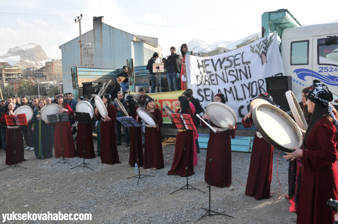 ÇÖDER'liler 8 Martı halaylar ile kutladı 8